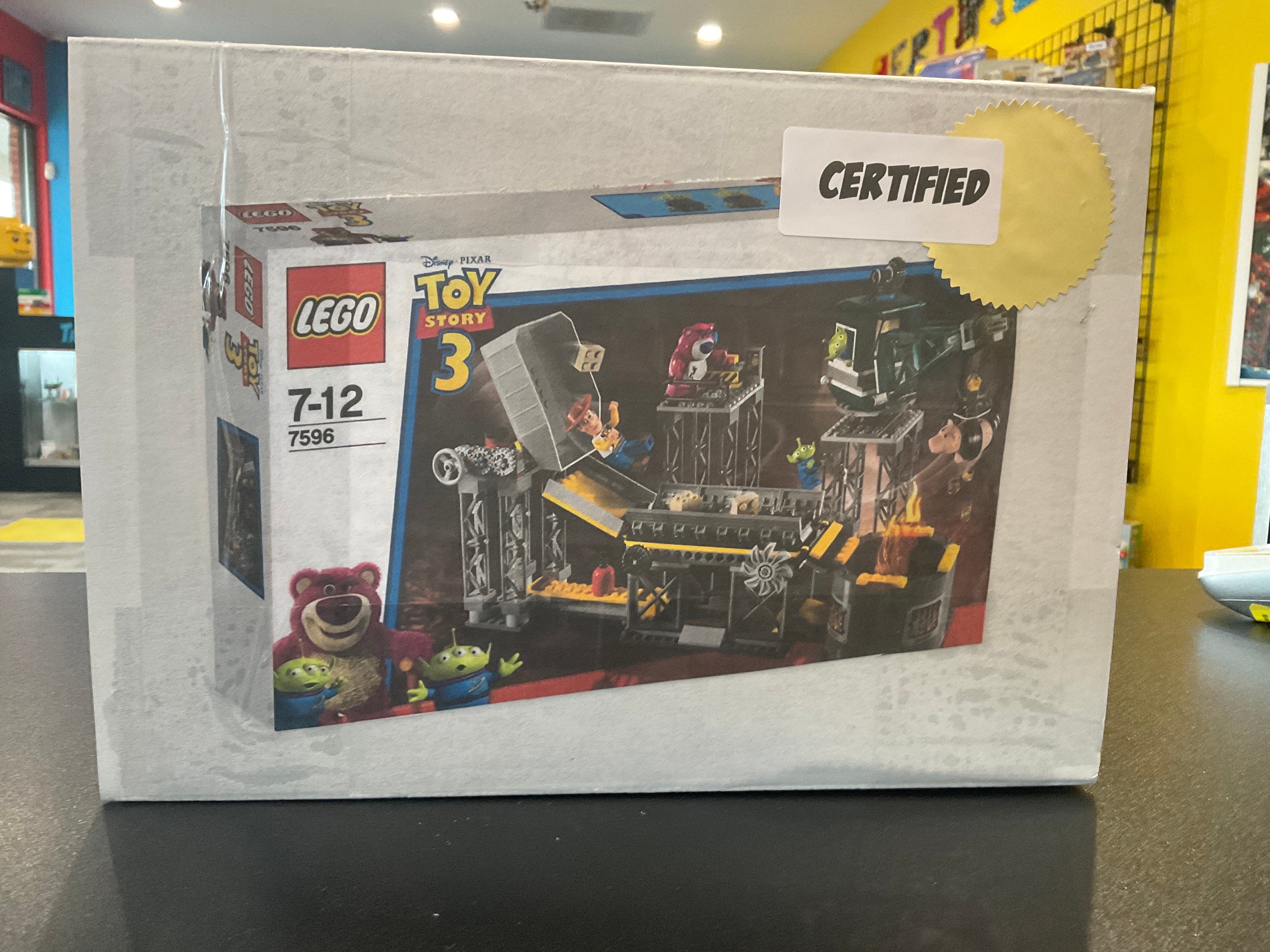 ハチジョウダカラ　７ LEGO 7596 Trash Compactor Escape - Certified