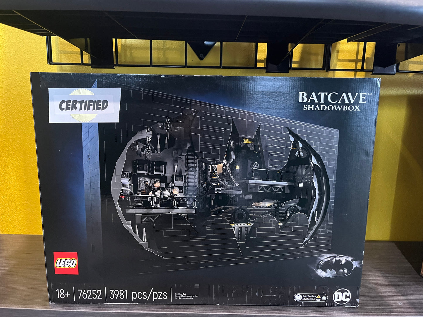 LEGO 76252 Batcave - Certified