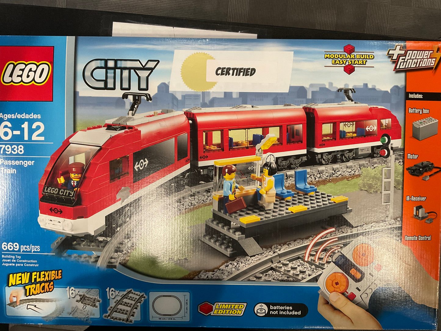 LEGO 7938 Passenger Train - Certified