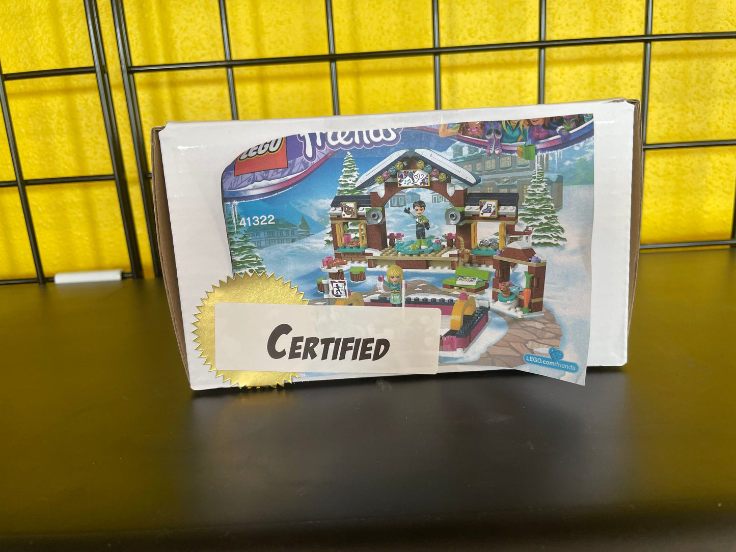 41322 Friends: Snow Resort Ice Rink - CERTIFIED