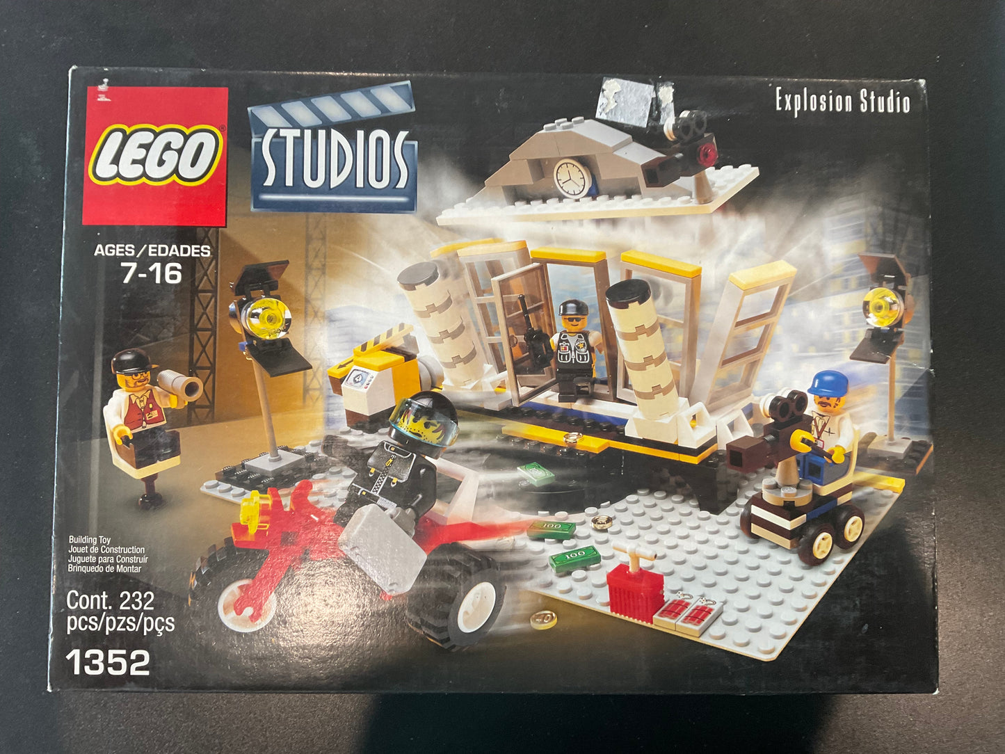 LEGO 1352 Explosion Studio - Retired