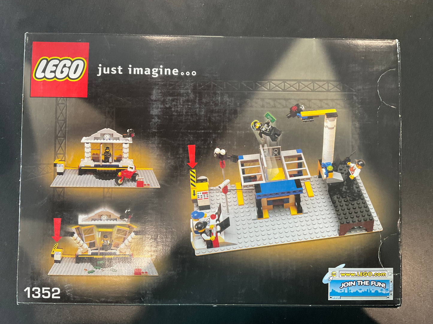 LEGO 1352 Explosion Studio - Retired