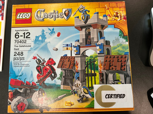 LEGO 70402 The Gatehouse Raid - Certified