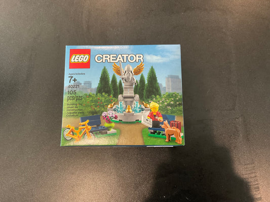 40221 LEGO Creator Fountain- Retired