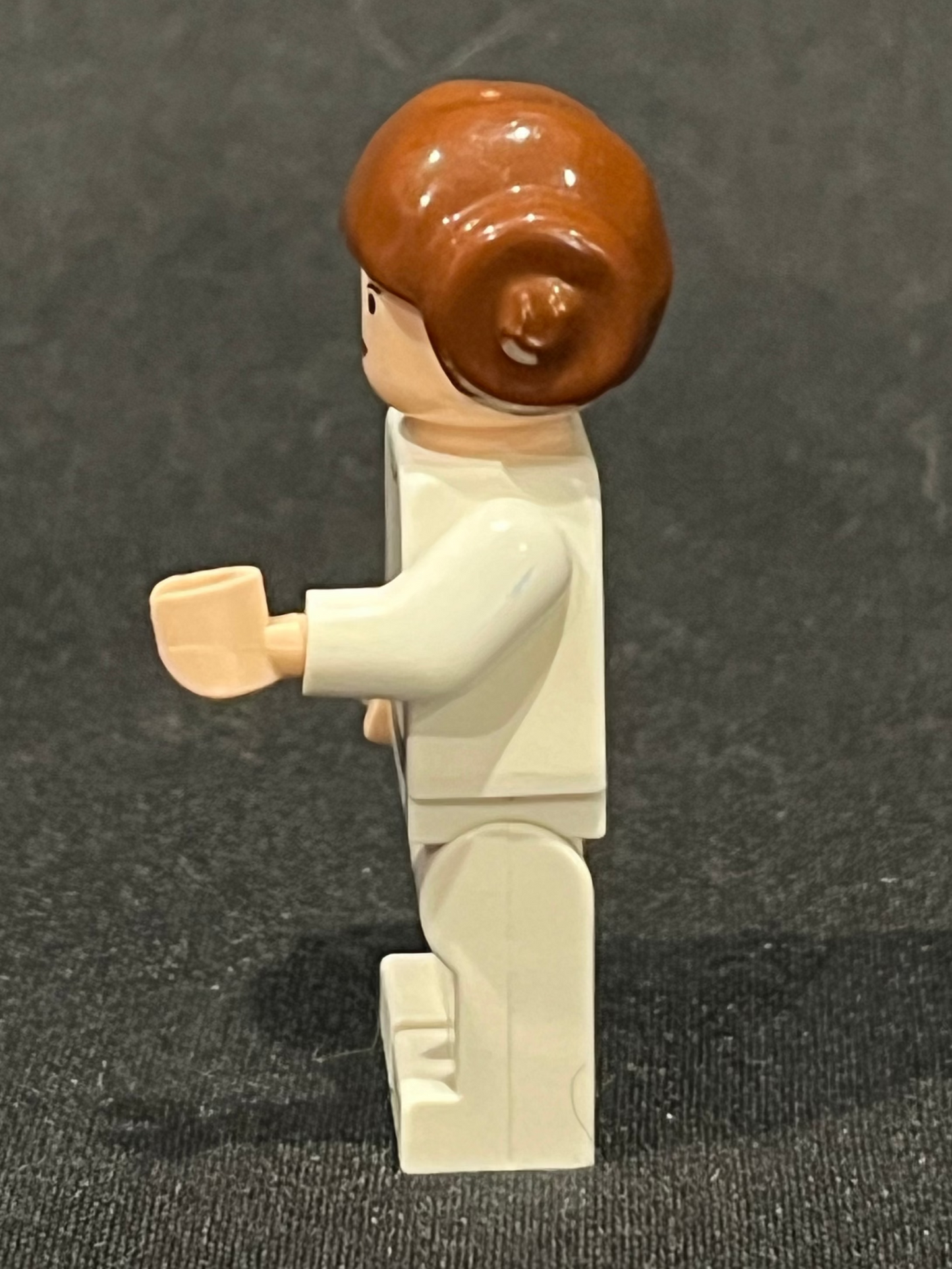 sw0175a LEGO Princess Leia - White Dress, Simple Belt, Small Eyes, Smooth Hair
