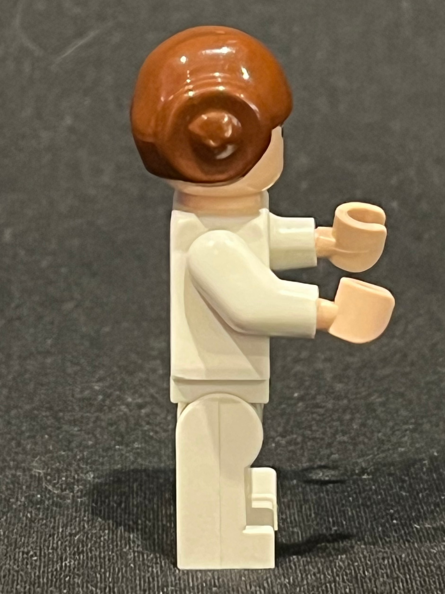 sw0175a LEGO Princess Leia - White Dress, Simple Belt, Small Eyes, Smooth Hair