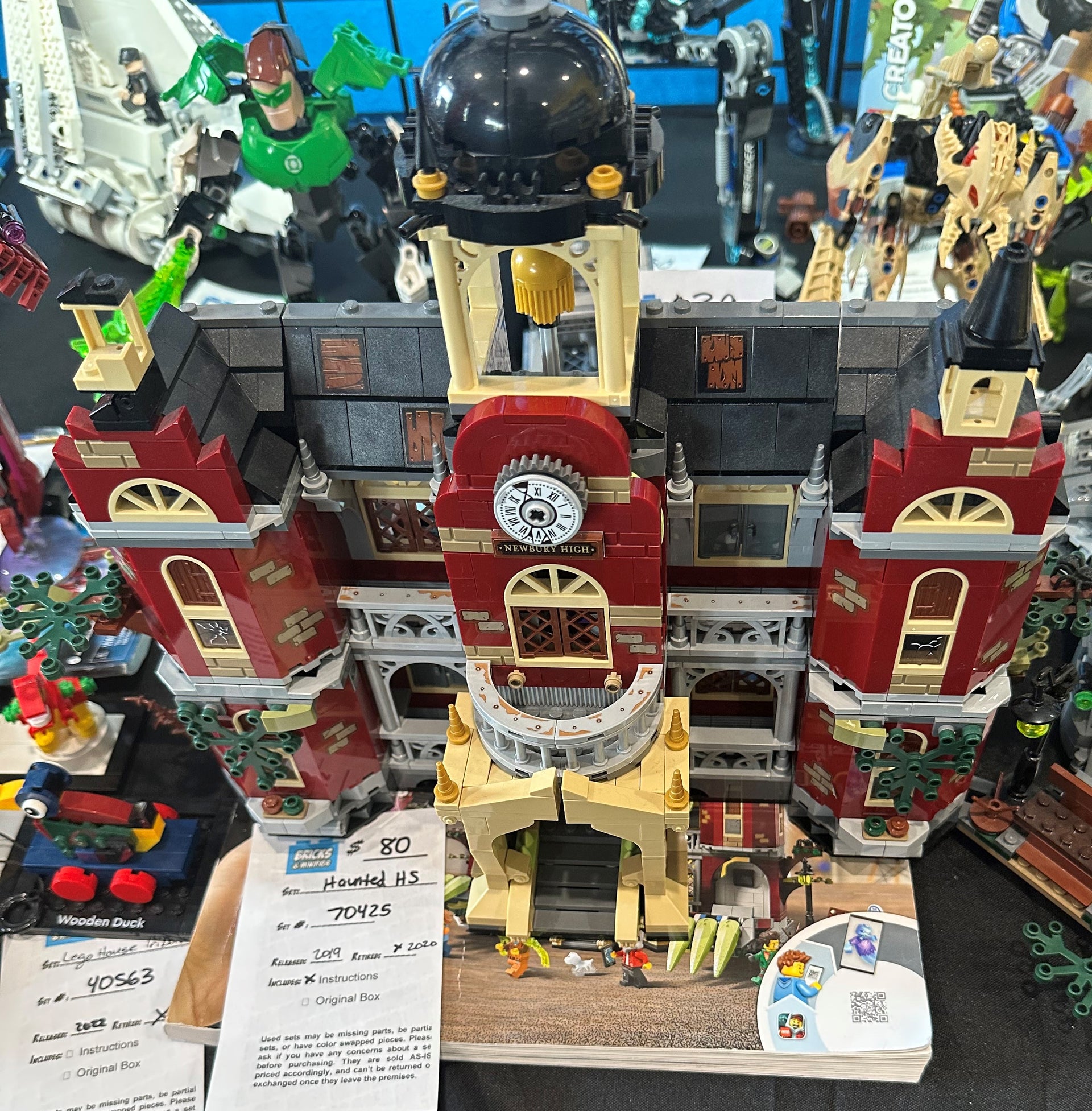 Lego 70425 Hidden Side House 70425 Hidden Side: Newbury Haunted - Main Image